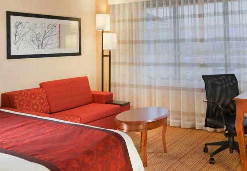 Courtyard By Marriott Newark Elizabeth Hotel Екстериор снимка